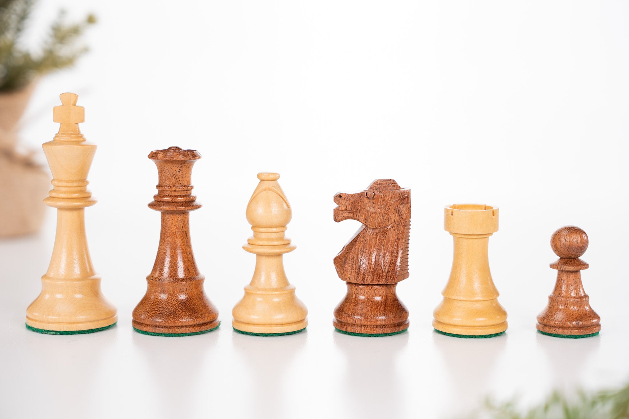 Outlets Wooden Chess pieces