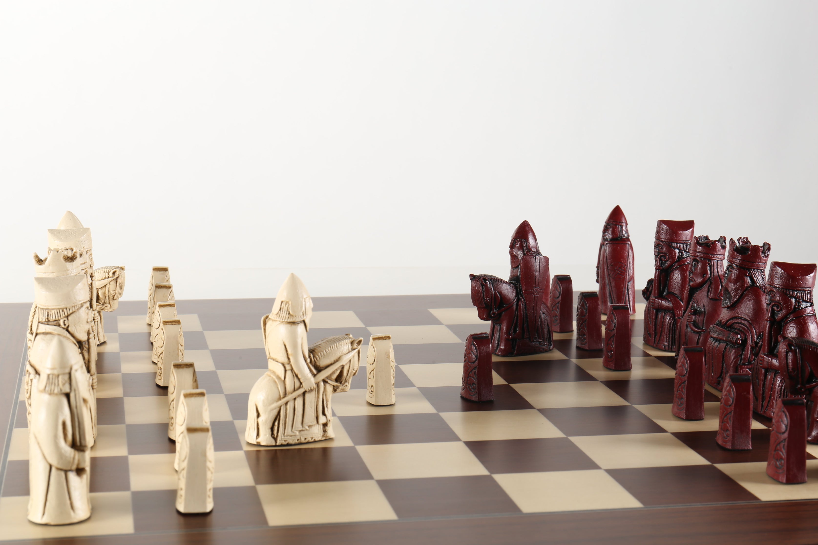  Berkeley Chess Classic Movie/Film Stars Ornamental Chess Set  (in Cream and red, Chessboard not Included) : Toys & Games