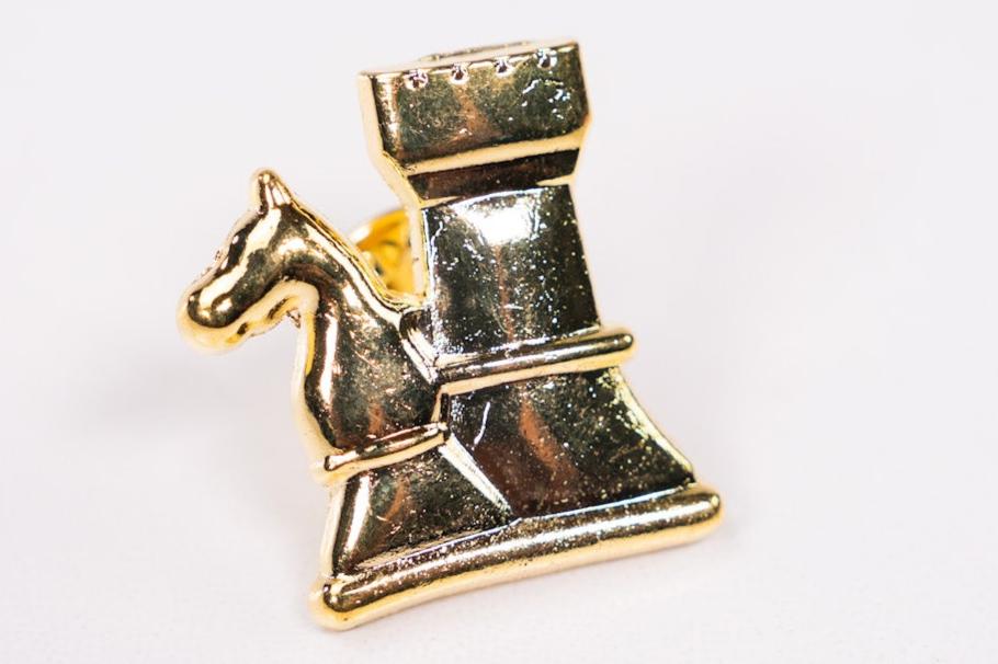 Chess Pin Golden Knight/Rook - Accessory - Chess-House