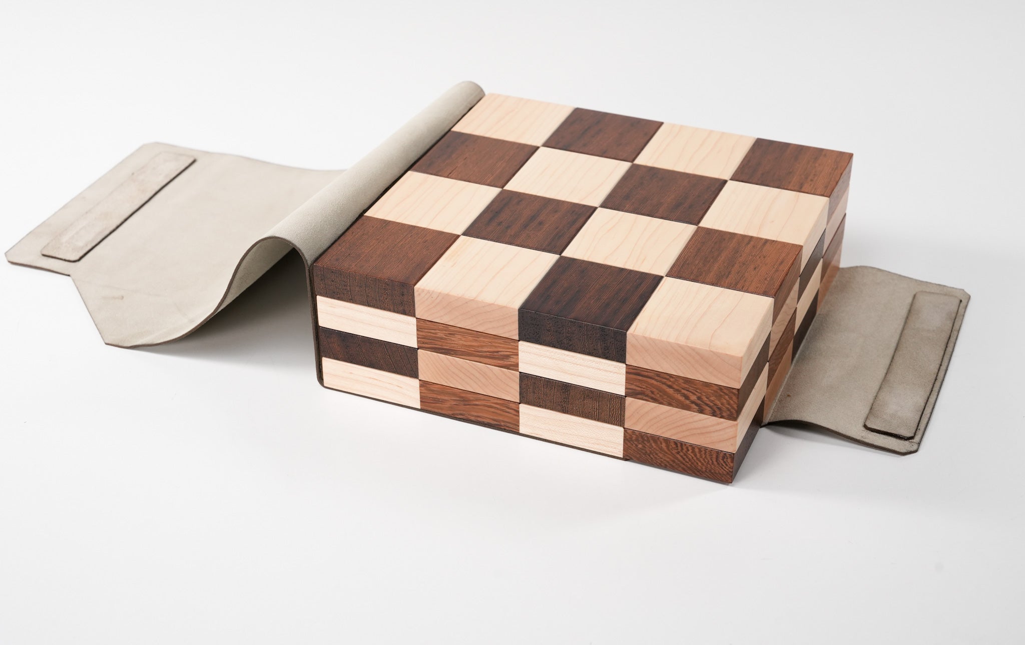 the STACK Chessboard - Tournament Edition - Light Wenge and Maple LIMI