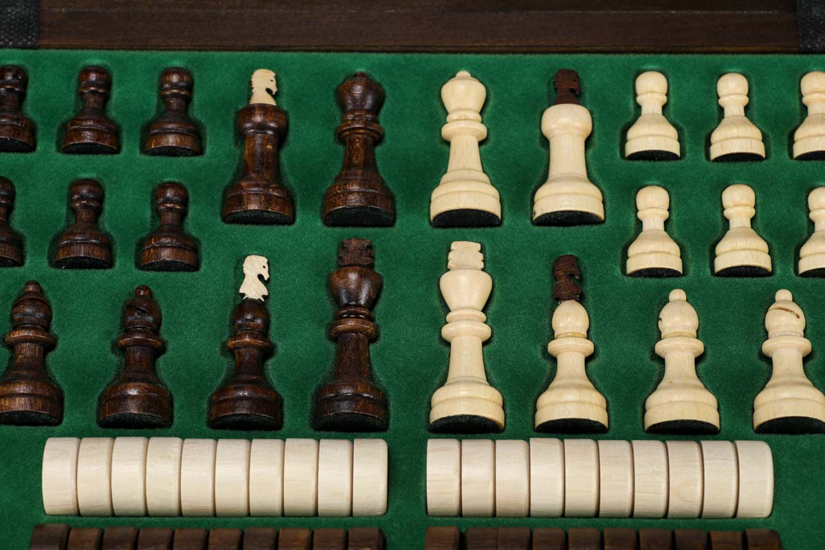 Capablanca Style Chess Set (Chess Variant)